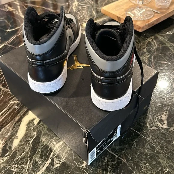 Nike Air Jordan 1 in mid black / grey - Picture 2 of 3